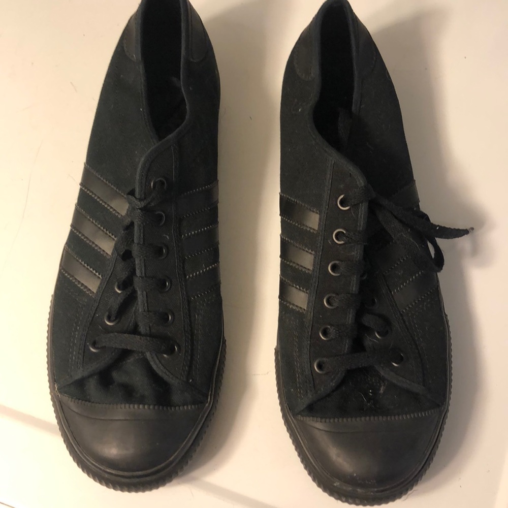 Adidas Men’s Black Canvas sneakers